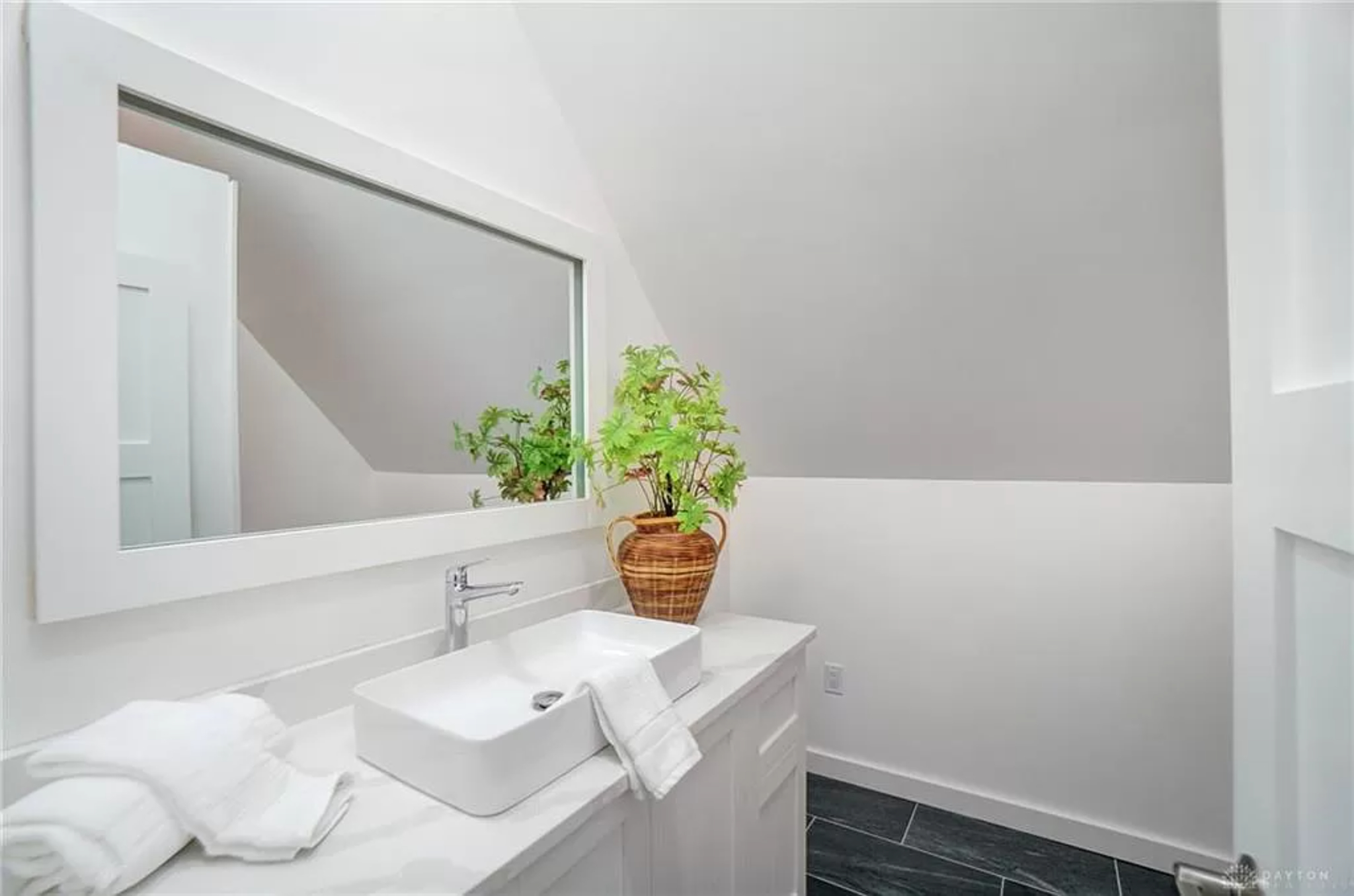 Auxiliary bathroom